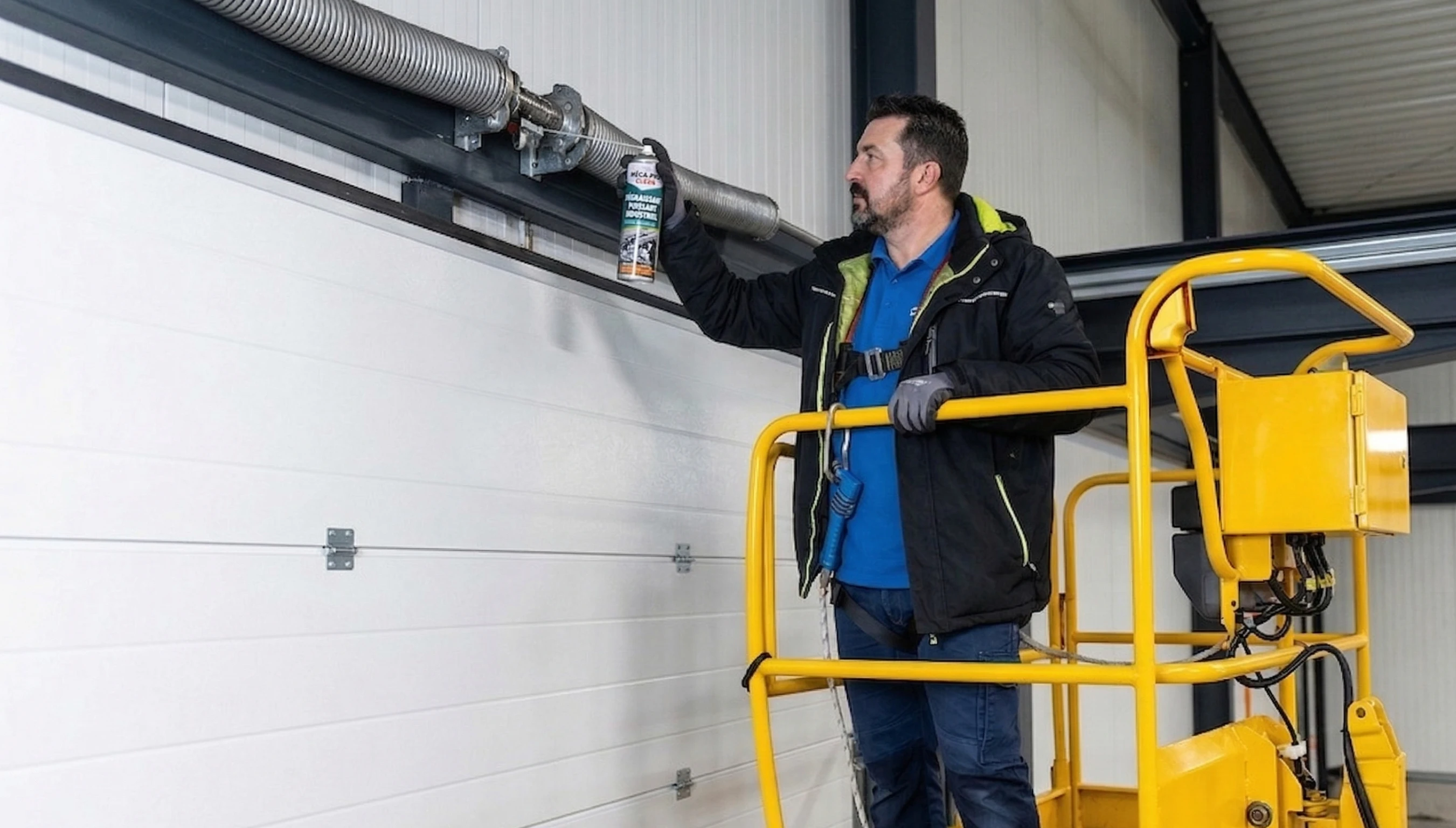 Reparation et entretien porte sectionnelle a Versailles